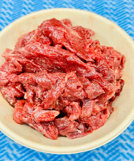 激安❣️プレゼント販売㊗️馬肉コロコロカット🐴🥩100gパック🐶😃お一人様おひとつまででお願い致します🥰この為にかたまり肉からお作り致しました笑フレッシュ馬肉をたくさん食べょー🐶👩🌸