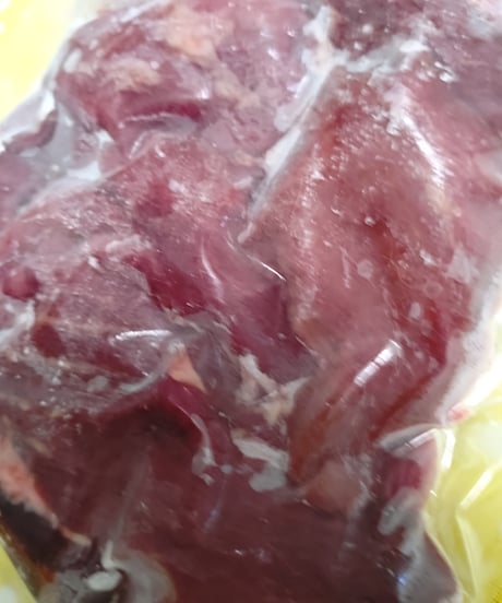 馬肉の小分けカットをする際にできる　赤身軽種馬肉🐴の切り落とし肉300g　数量限定になります💨