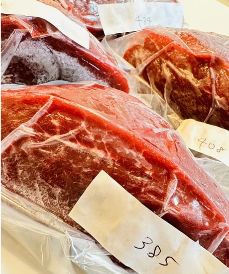 バージョン5🌟季節の鹿肉🦌ももパック1キロ🐶😃最高ですよね⭐️毎日のご飯🥩にどうですか🐶👩🌸安心のお肉です🎉
