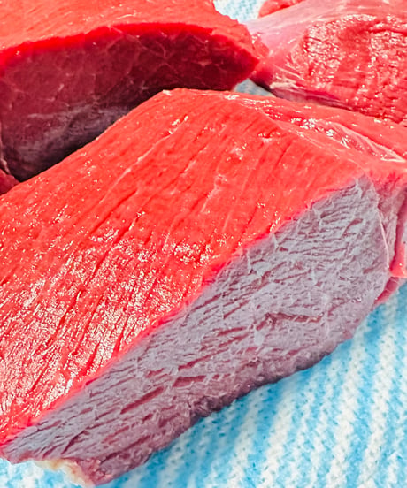 バージョン5🌟季節の鹿肉🦌ももパック1キロ🐶😃最高ですよね⭐️毎日のご飯🥩にどうですか🐶👩🌸安心のお肉です🎉