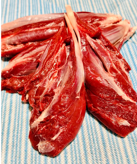 バージョン6⭐️鹿肉🦌スネ肉1キロ🐶😃毎日のご飯🥩にもリーズナブルで嬉しい🌸スネ肉は煮込みでも・生でも・ジャーキーにしてもアキレスジャーキーみたいになって美味しい🐶👩🌸