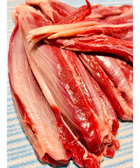 これはやばい！厳選🎉鹿肉🦌ほんとに幻の鹿アキレス500g🐶😃おやつでみんな大好きですよね🐶かたまって量があるのはとても珍しい✨おやつジャーキー作りにお楽しみください🍪楽しみッ🐶👩🌸