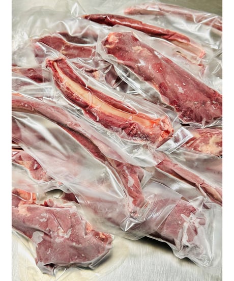 鹿さんの肉付きリブ🦌1キロセット🐶😃お肉もそのままついてます🎉ご飯でも👀おやつでもストレス発散バリバリみんな大好き🐶👩🌸