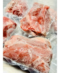 ラム肉🐏珍しいブリスケ㊗️小分け1キロ🐶😃小分けパックし美味しいをとじこめました🎉ラムは脂がうまい💙数がないのでおつまみに楽しくどうぞ🐶👩🌸楽しみッ✨
