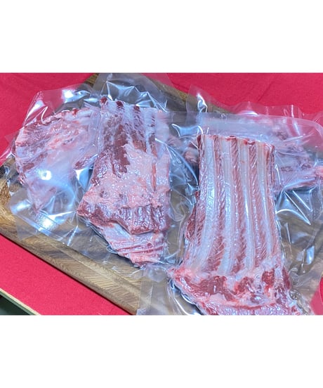 《お試し用サイズ》🎉旬の鹿さんの肉付きリブ🦌リブ1個🐶😃立派な肉付リブ👀バラ骨だけではなくお肉付き🙌うちのこどうかな〜👩🐶🌸ぜひお試しください😉最高の天然のオヤツです😊