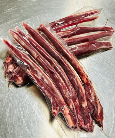超特選おやつ✨国産馬肉🐴新型肉付きバラ先軟骨🦴300グラム🐶😃お肉がついててとても柔らかい骨✨小さなお子様達や歯が弱い子にも大丈夫そうです🌟 ものすごーく貴重で特別です🐩👩