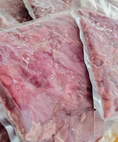 在庫処分🎉馬スジ肉🐴300g🐶😃掘り出し物✨筋ファン必見😍数に限りがございます。お早めにどうぞ・・