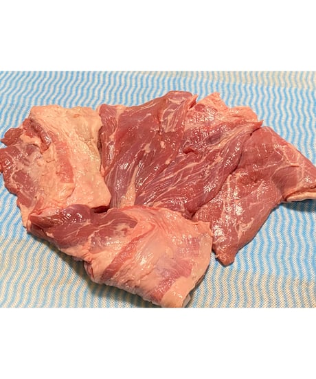 ラム肉🐏珍しいブリスケ㊗️小分け1キロ🐶😃小分けパックし美味しいをとじこめました🎉ラムは脂がうまい💙数がないのでおつまみに楽しくどうぞ🐶👩🌸楽しみッ✨