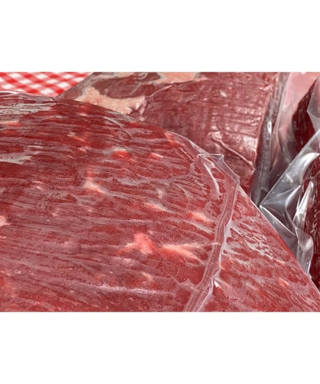 グラスフェッドビーフ🥩🐮500g🐶😃部位は各ももを調整してお届け致します🎉普通はないブロックをお楽しみください🎉ステキな歩留り🐶👩🌸楽しみッ🎉
