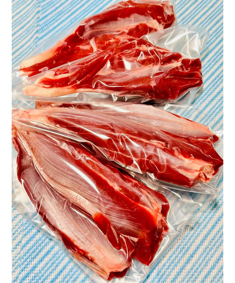 これはやばい！厳選🎉鹿肉🦌ほんとに幻の鹿アキレス500g🐶😃おやつでみんな大好きですよね🐶かたまって量があるのはとても珍しい✨おやつジャーキー作りにお楽しみください🍪楽しみッ🐶👩🌸