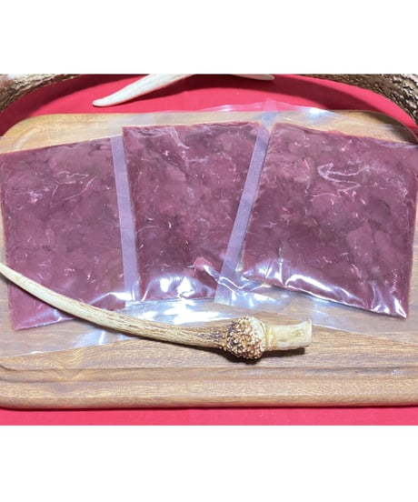 《お試し用サイズ》✨️🥩ゴロゴロ鹿肉200gパック🥩ゴロゴロっと大きめな食べごたえありのミンチです😊👨‍🍳ワン達のミンチの最高系🐶😋🥩このサイズがうれしい👨🐶👩♥️