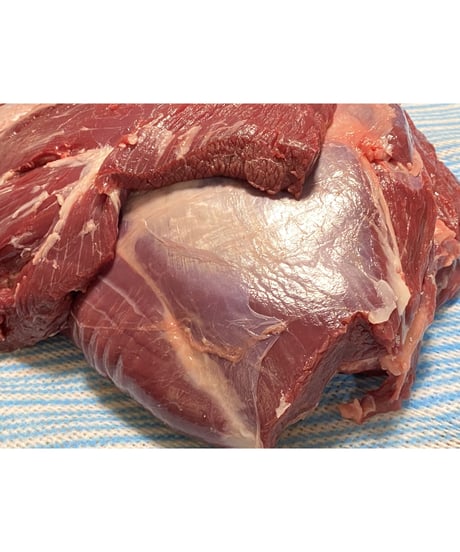 バージョン2⭐️鹿肉かたまり🦌うで・ネック🥩幻の1キロパック🐶😃ジャーキー作りにも最適✨毎日のご飯🥩に嬉しい👏🐶👩🎉