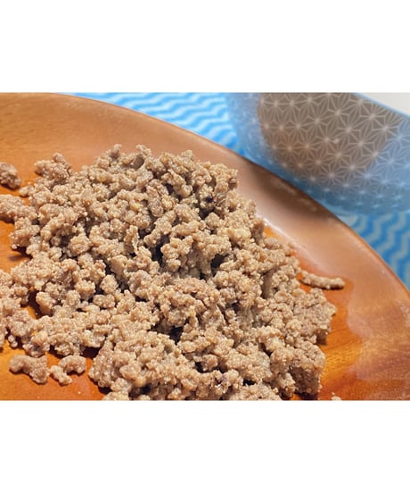 伝説の日本馬肉パラパラ肉🐴500g🐶😃高級かたまり部位のみでお作り致しました🥩切り落としの肉を使っていません🌸簡単にあげれて美味しそ〜🥰みんな大好き毎日のごはんが楽しみです🐶👩🎉