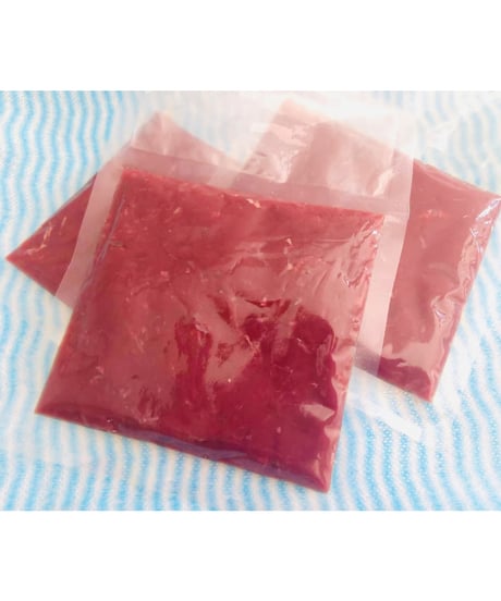 🥩鹿肉みんち100gパック🦌おひとつからお求め頂けます🐶😃100g小分けパックされてるのでお使いになる分だけをさっと流水解凍できて無駄にならずにとても重宝する予感🌸楽しみッ🐶👩🎉