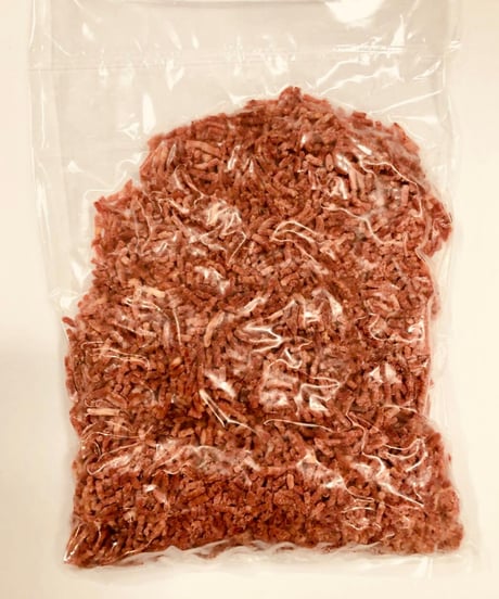 伝説の日本馬肉パラパラ肉🐴500g🐶😃高級かたまり部位のみでお作り致しました🥩切り落としの肉を使っていません🌸簡単にあげれて美味しそ〜🥰みんな大好き毎日のごはんが楽しみです🐶👩🎉