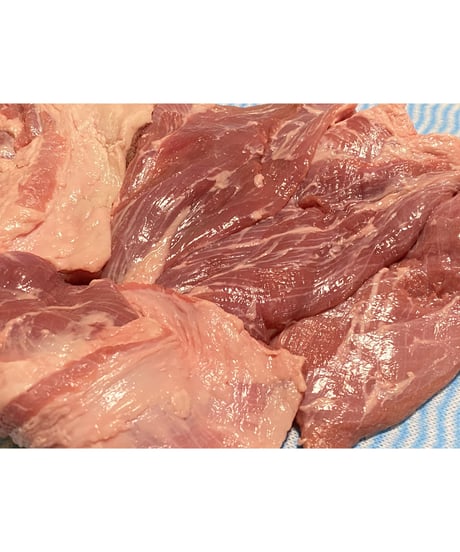 ラム肉🐏珍しいブリスケ㊗️小分け1キロ🐶😃小分けパックし美味しいをとじこめました🎉ラムは脂がうまい💙数がないのでおつまみに楽しくどうぞ🐶👩🌸楽しみッ✨