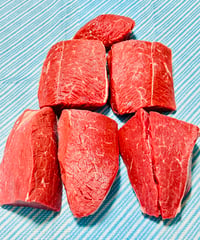グラスフェッドビーフ🥩🐮500g🐶😃部位は各ももを調整してお届け致します🎉普通はないブロックをお楽しみください🎉ステキな歩留り🐶👩🌸楽しみッ🎉