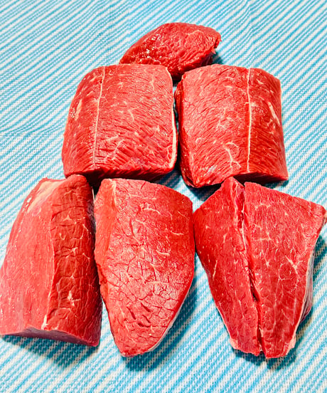 グラスフェッドビーフ🥩🐮500g🐶😃部位は各ももを調整してお届け致します🎉普通はないブロックをお楽しみください🎉ステキな歩留り🐶👩🌸楽しみッ🎉