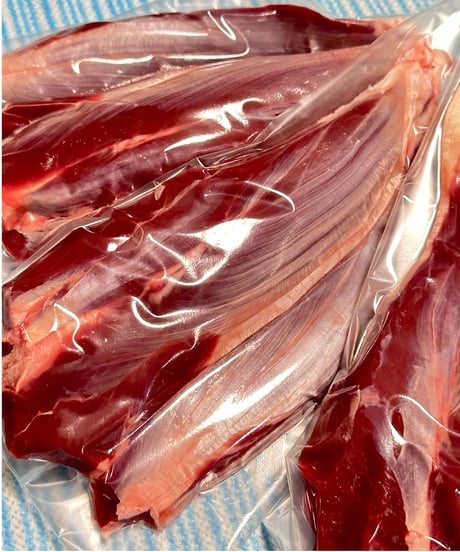 これはやばい！厳選🎉鹿肉🦌ほんとに幻の鹿アキレス500g🐶😃おやつでみんな大好きですよね🐶かたまって量があるのはとても珍しい✨おやつジャーキー作りにお楽しみください🍪楽しみッ🐶👩🌸
