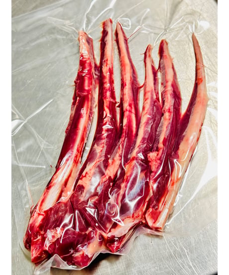超特選おやつ✨国産馬肉🐴新型肉付きバラ先軟骨🦴300グラム🐶😃お肉がついててとても柔らかい骨✨小さなお子様達や歯が弱い子にも大丈夫そうです🌟 ものすごーく貴重で特別です🐩👩