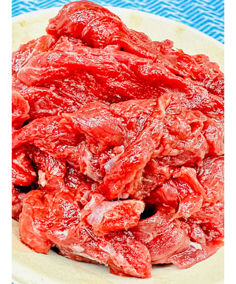 激安❣️プレゼント販売㊗️馬肉コロコロカット🐴🥩100gパック🐶😃お一人様おひとつまででお願い致します🥰この為にかたまり肉からお作り致しました笑フレッシュ馬肉をたくさん食べょー🐶👩🌸