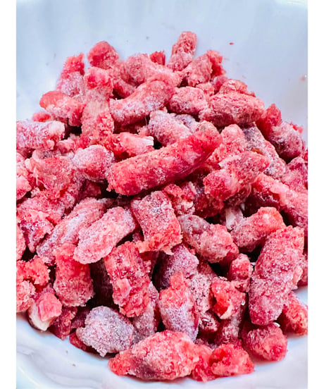 伝説の日本馬肉パラパラ肉🐴500g🐶😃高級かたまり部位のみでお作り致しました🥩切り落としの肉を使っていません🌸簡単にあげれて美味しそ〜🥰みんな大好き毎日のごはんが楽しみです🐶👩🎉