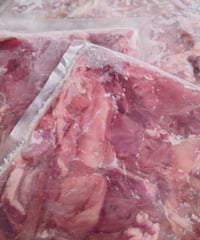 💙💙在庫処分💙💙　🎉馬スジ肉🐴300g🐶😃掘り出し物✨筋ファン必見😍トロトロ煮込み最高ですね👍️お早めにどうぞ・・