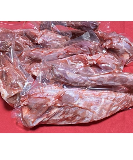 🦆国産高級鴨ガラジャーキー🦆1個🎉貴重な胴ガラをオーブンで焼きじっくり乾燥させました✨️お家🏠️ではなかなか作れない、このサイズ感👀‼️お手々🐾でおさえて食べる姿がかわいい🐶💕👩