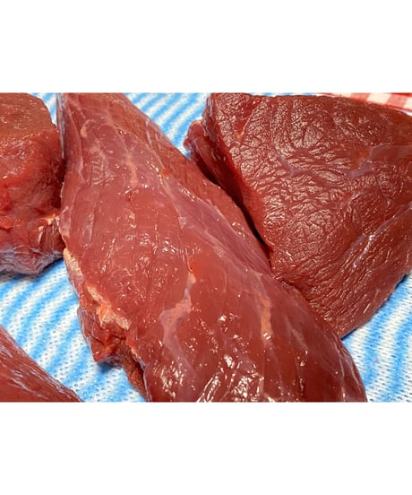 特選国産馬肉🐴かたまり馬肉🥩1キロパック🐶😃一応小分け🎉生肉からのシングルフローズン🌟基本的に軽種馬赤身品種脂はない🐶👩🌸