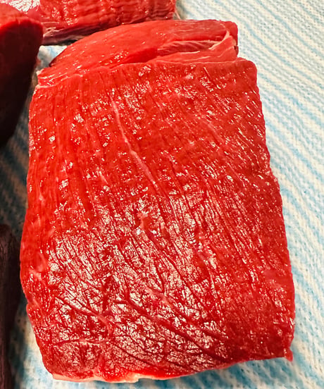 バージョン5🌟季節の鹿肉🦌ももパック1キロ🐶😃最高ですよね⭐️毎日のご飯🥩にどうですか🐶👩🌸安心のお肉です🎉