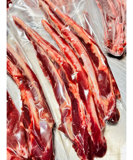 超特選おやつ✨国産馬肉🐴新型肉付きバラ先軟骨🦴300グラム🐶😃お肉がついててとても柔らかい骨✨小さなお子様達や歯が弱い子にも大丈夫そうです🌟 ものすごーく貴重で特別です🐩👩