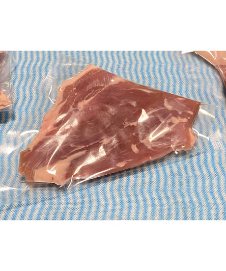 ラム肉🐏珍しいブリスケ㊗️小分け1キロ🐶😃小分けパックし美味しいをとじこめました🎉ラムは脂がうまい💙数がないのでおつまみに楽しくどうぞ🐶👩🌸楽しみッ✨
