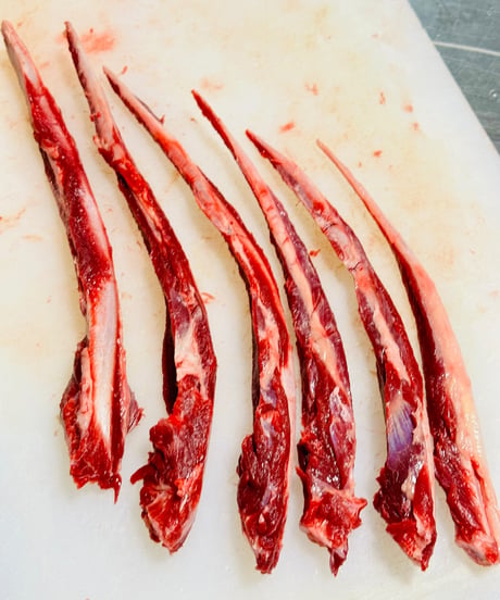 超特選おやつ✨国産馬肉🐴新型肉付きバラ先軟骨🦴300グラム🐶😃お肉がついててとても柔らかい骨✨小さなお子様達や歯が弱い子にも大丈夫そうです🌟 ものすごーく貴重で特別です🐩👩