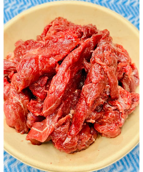 激安❣️プレゼント販売㊗️馬肉コロコロカット🐴🥩100gパック🐶😃お一人様おひとつまででお願い致します🥰この為にかたまり肉からお作り致しました笑フレッシュ馬肉をたくさん食べょー🐶👩🌸