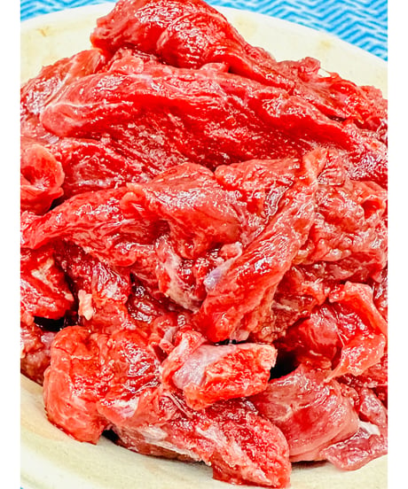 激安❣️プレゼント販売㊗️馬肉コロコロカット🐴🥩100gパック🐶😃お一人様おひとつまででお願い致します🥰この為にかたまり肉からお作り致しました笑フレッシュ馬肉をたくさん食べょー🐶👩🌸