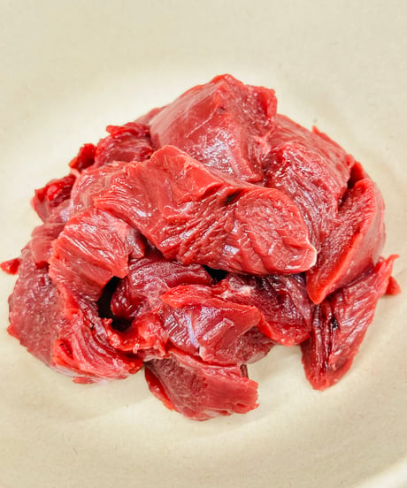 激安❣️プレゼント販売㊗️馬肉コロコロカット🐴🥩100gパック🐶😃お一人様おひとつまででお願い致します🥰この為にかたまり肉からお作り致しました笑フレッシュ馬肉をたくさん食べょー🐶👩🌸