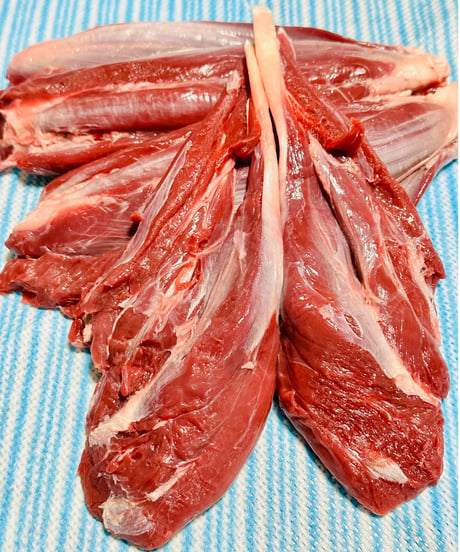 バージョン6⭐️鹿肉🦌スネ肉1キロ🐶😃毎日のご飯🥩にもリーズナブルで嬉しい🌸スネ肉は煮込みでも・生でも・ジャーキーにしてもアキレスジャーキーみたいになって美味しい🐶👩🌸