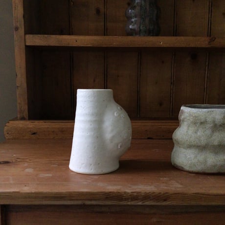 SAWA ISSHIKI / FLOWER VASE : matte WHITE cone shape