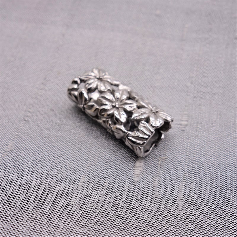 銀製透かし花彫金帯留13g 東Y6-0209ア②