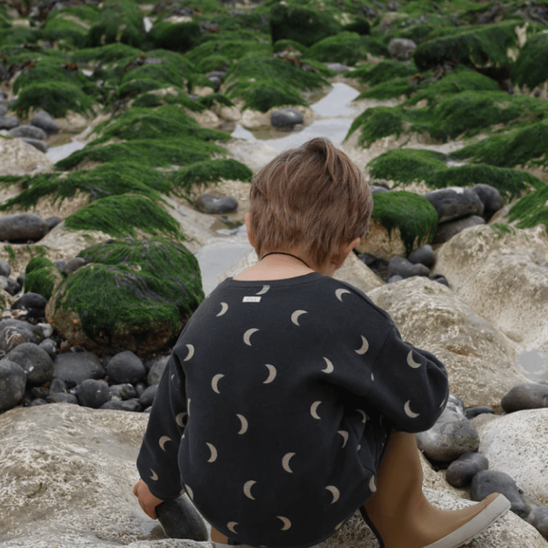 organiczoo Charcoal Midnight Sweatshirt | 𝘮𝘢𝘮𝘰𝘶𝘳