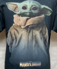 スターウォーズ　Ｔシャツ　マンダロリアン　ザ・チャイルド（ベビーヨーダ）②