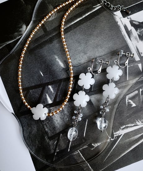 Retro flower pierce/earring