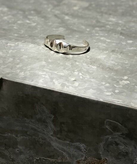 meian sterling silver bangle "Medallion"