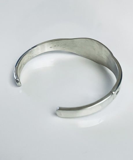 meian sterling silver bangle "Medallion"