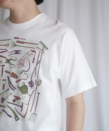 Various White Design Tee -30