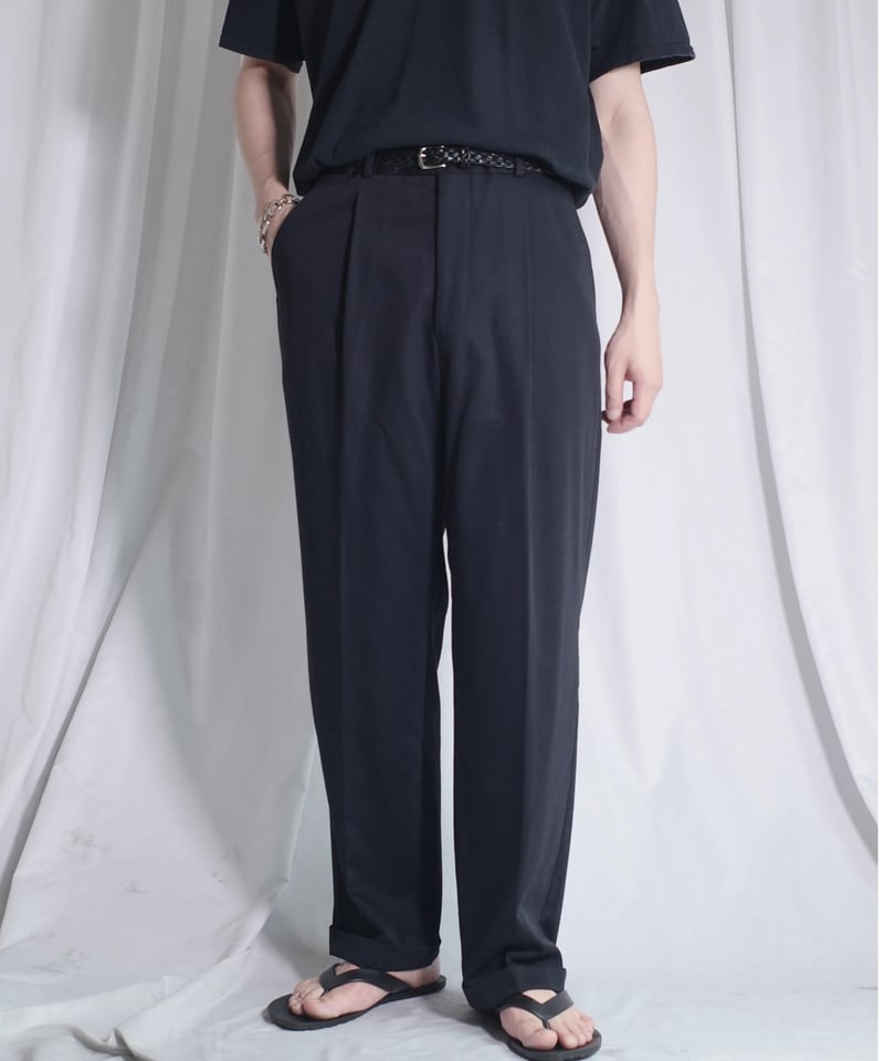 お値下げ！新品★ARMANI COLLEZIONI 黒スラックス 新品タグ付き Armani Collezioni Stripe Summer Material Slacks