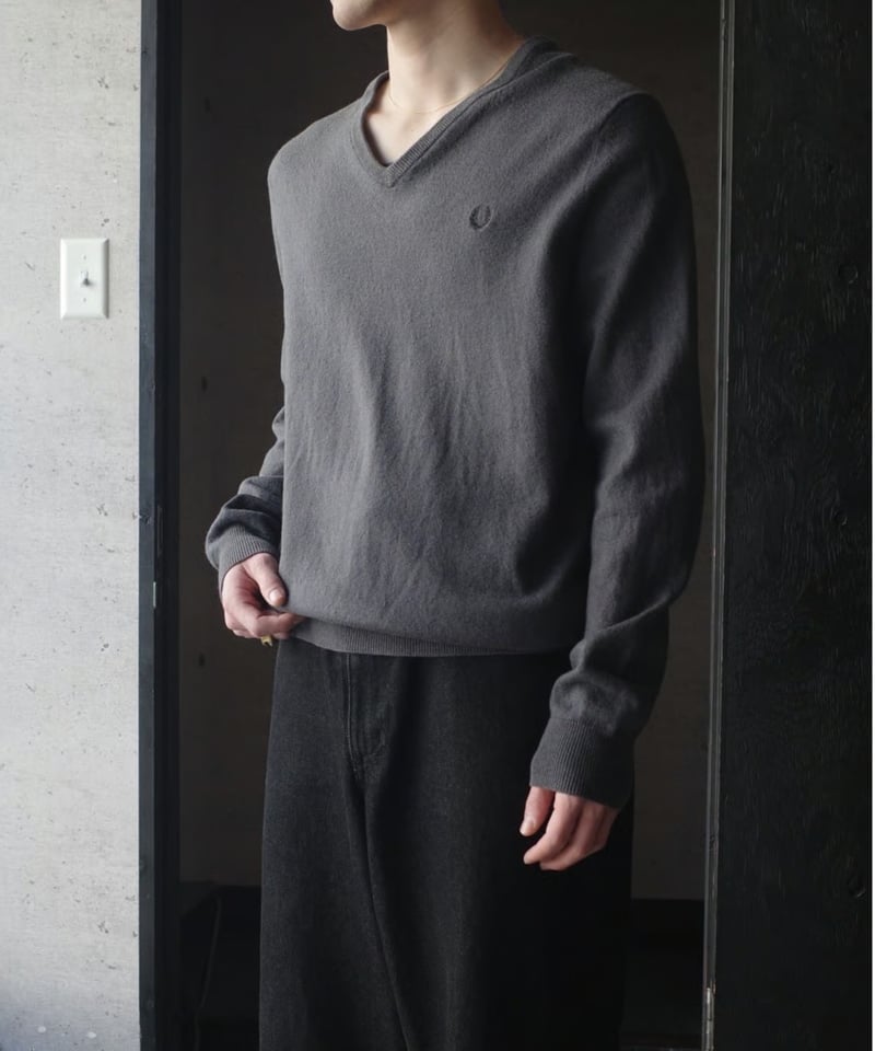 Fred Perry V-Neck Wool Knit -3 | DAMAGEDONE 2nd