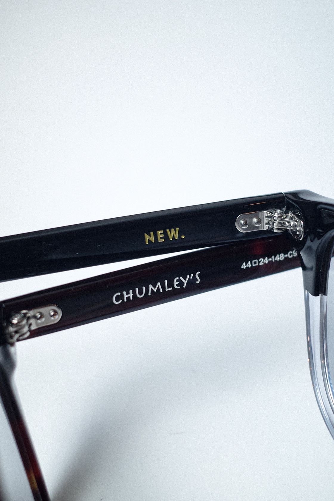 早い者勝ち 美品 NEW. CHUMLEY'S ライトグレー NEW. CHUMLEY'S – NEW. eyewear