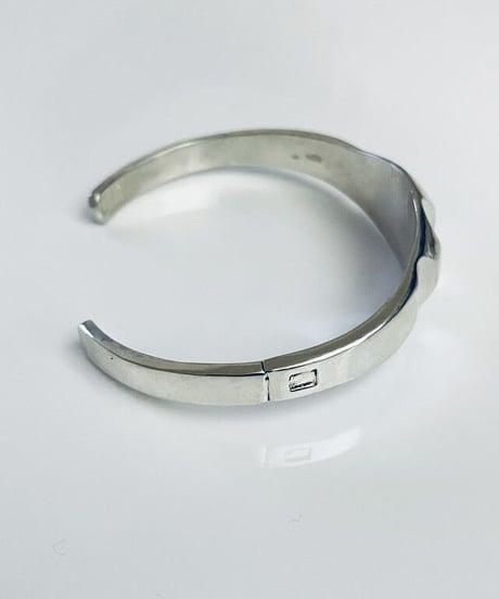 meian sterling silver bangle "Medallion"