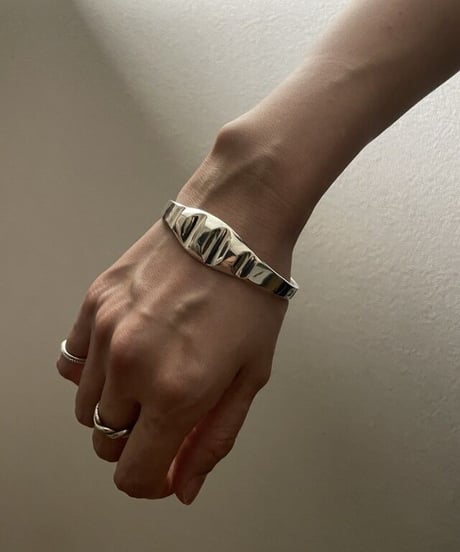 meian sterling silver bangle "Medallion"